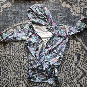 Lululemon packable windbreaker